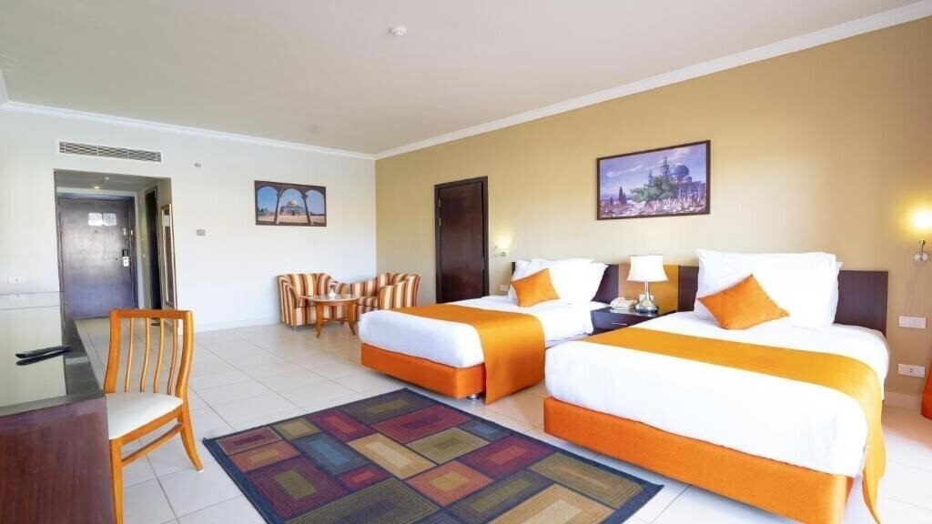 Отель Parrotel Lagoon 5*