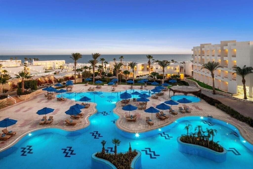 Фото DoubleTree by Hilton Sharks Bay Resort Mountain Side 4*