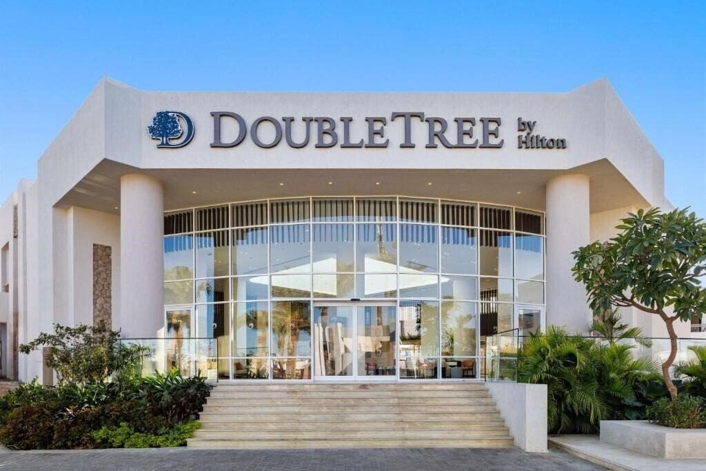 Фотография DoubleTree by Hilton Sharks Bay Resort Mountain Side 4*