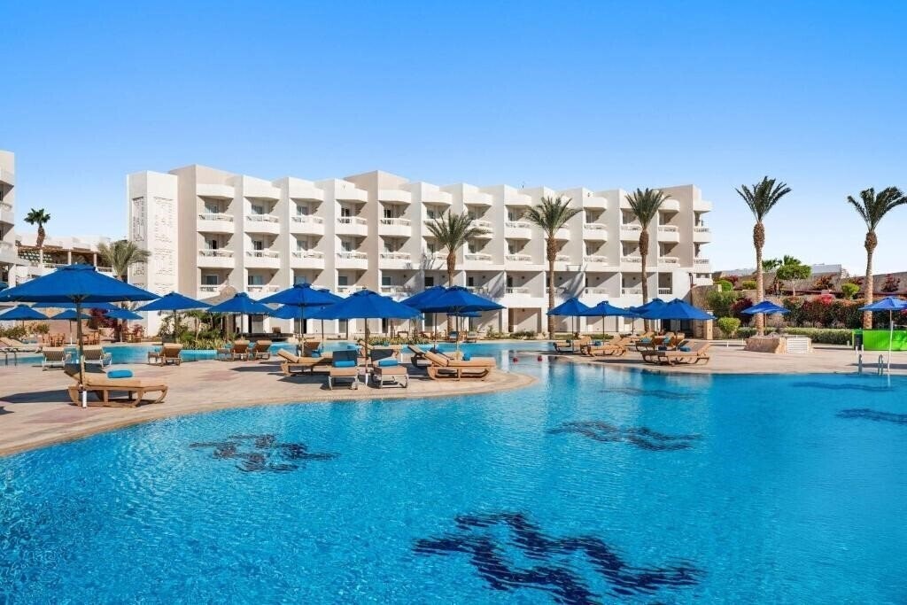 Вид DoubleTree by Hilton Sharks Bay Resort Mountain Side 4*