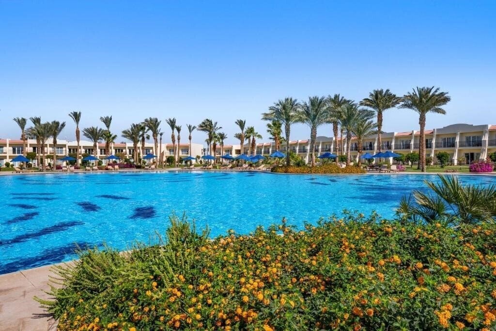 Апартаменты DoubleTree by Hilton Sharks Bay Resort Mountain Side 4*