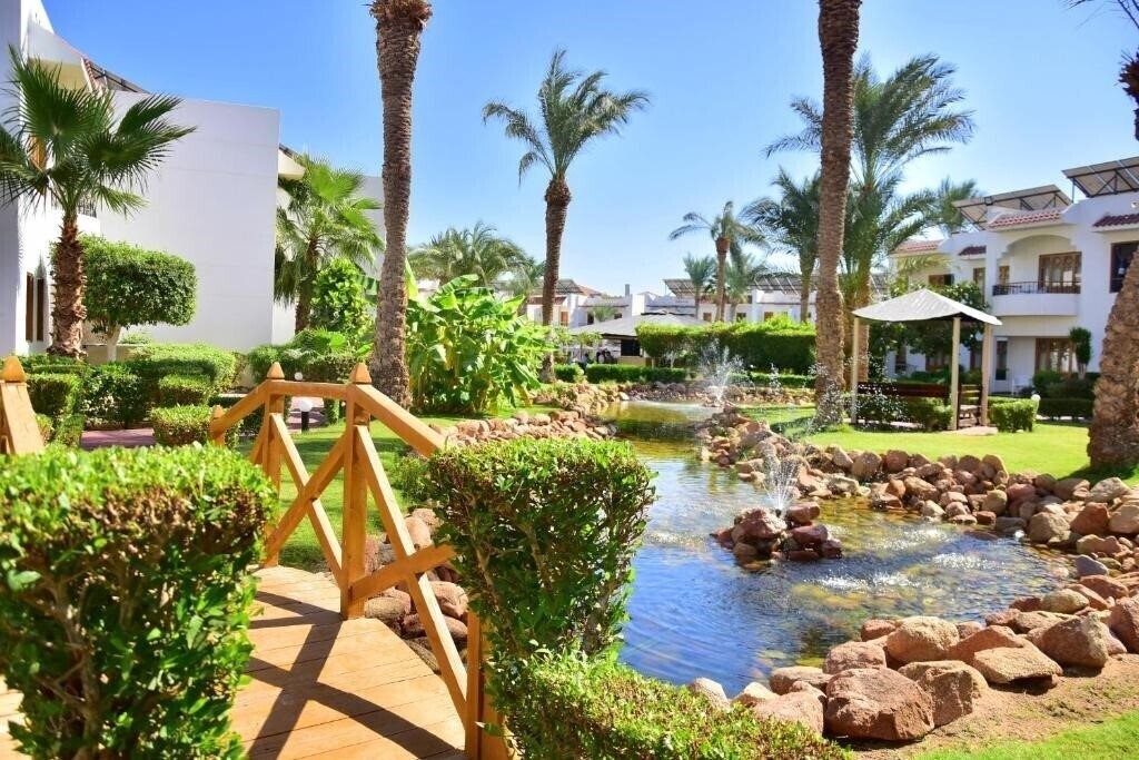 Вид Dive Inn Resort Hotel 4*