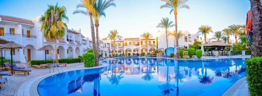 Территория Dive Inn Resort Hotel 4*