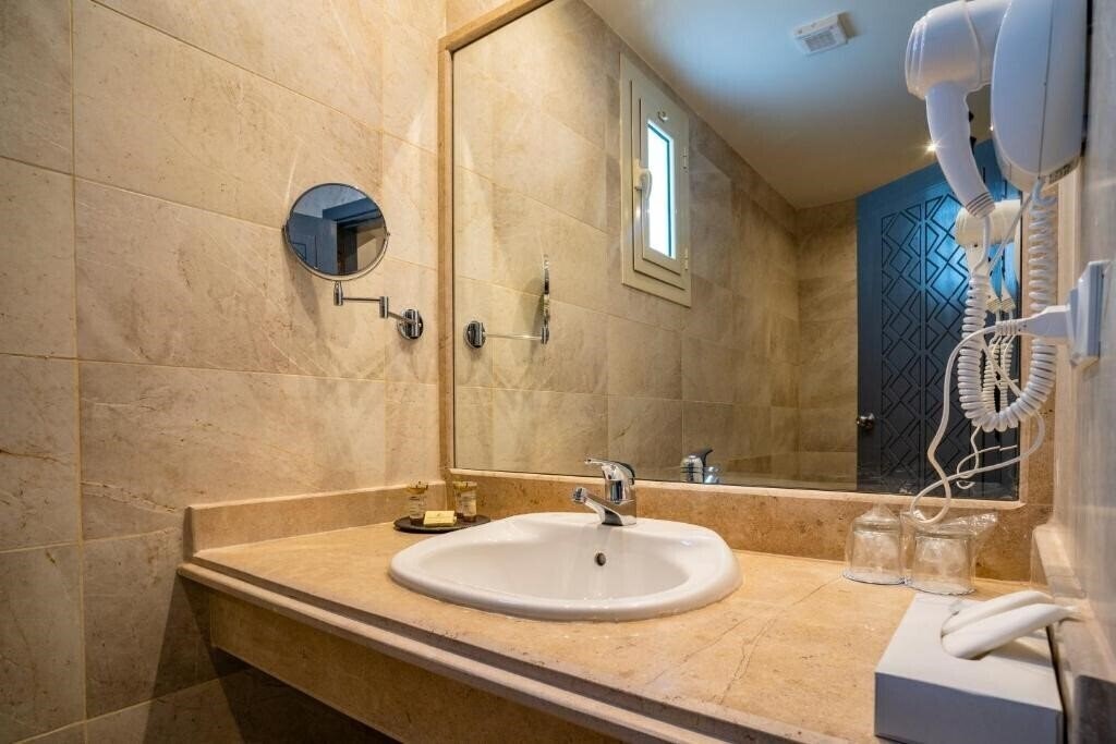 Территория Club Reef Resort 4*