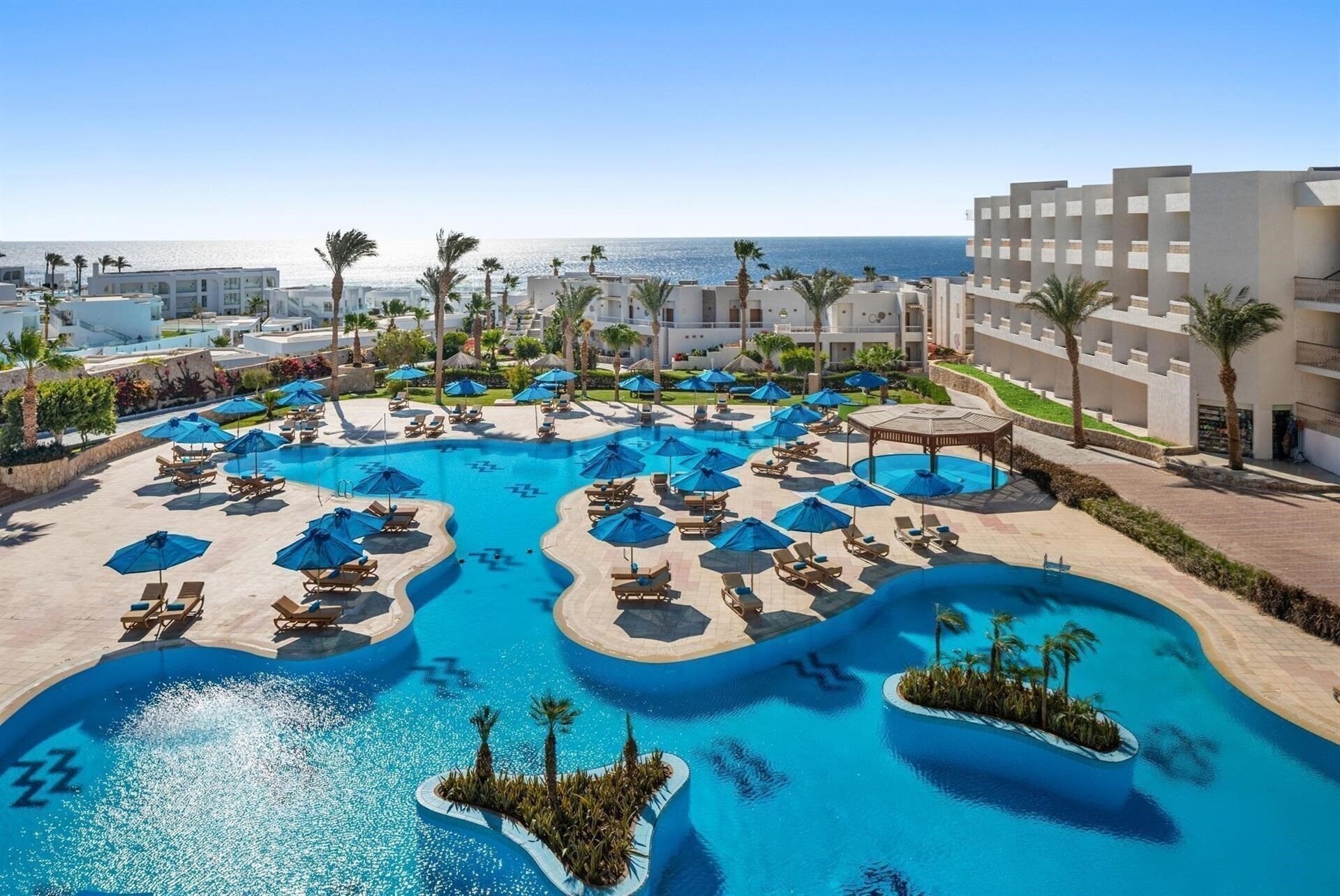 Отель DoubleTree by Hilton Sharks Bay Resort Beach Side 4*