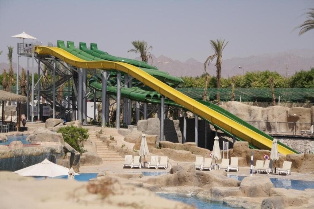 Апартаменты Reef Oasis Beach Resort 4*