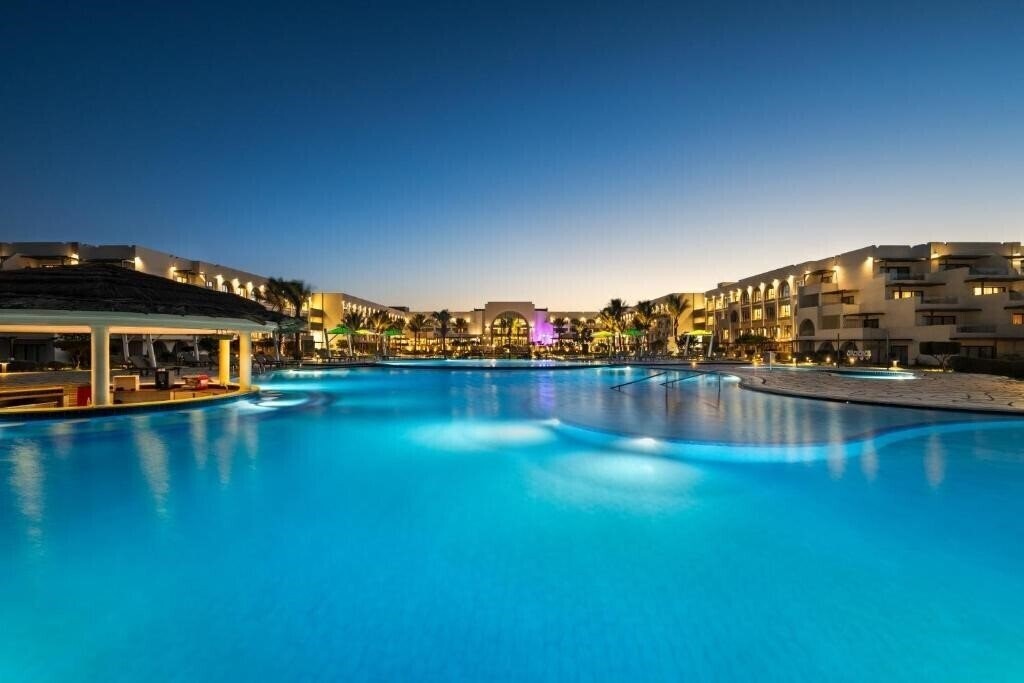 Готель Movenpick Waterpark Resort & SPA Soma Bay (ex. Movenpick Resort Soma Bay) 5*