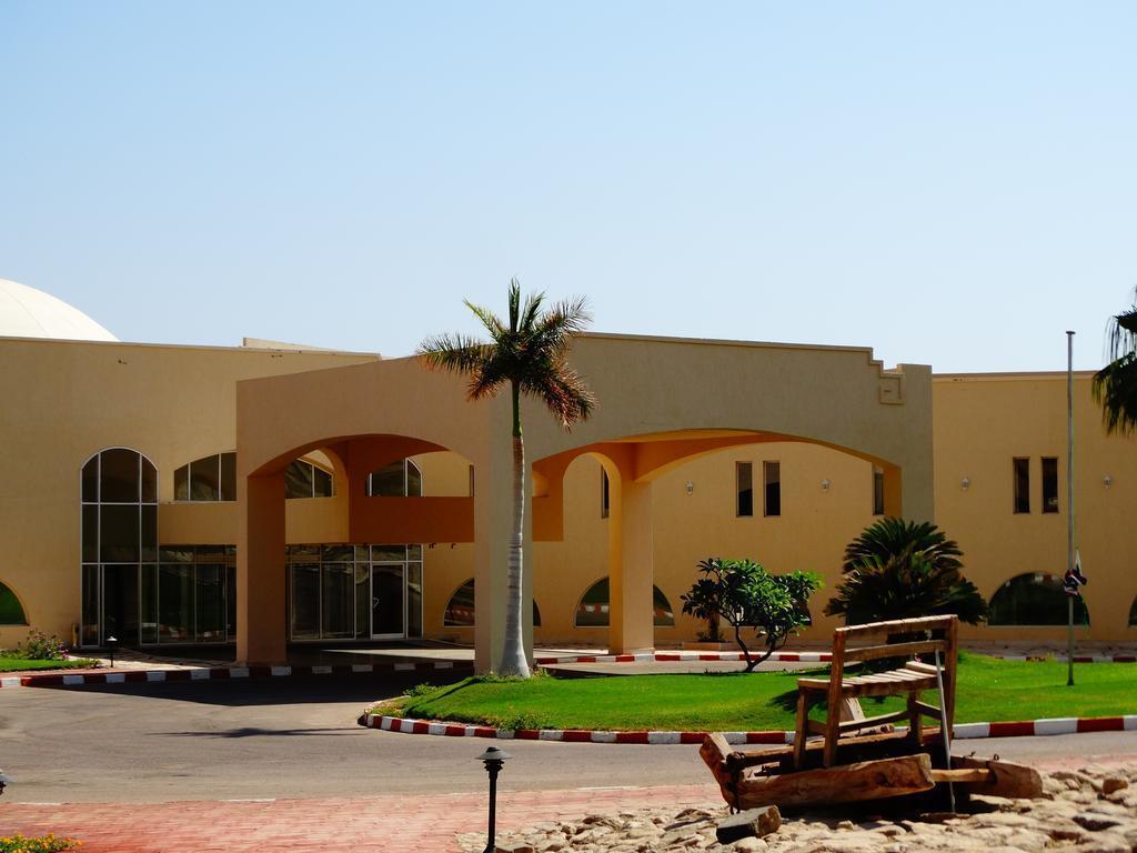 Територія La Playa Beach Resort 5*