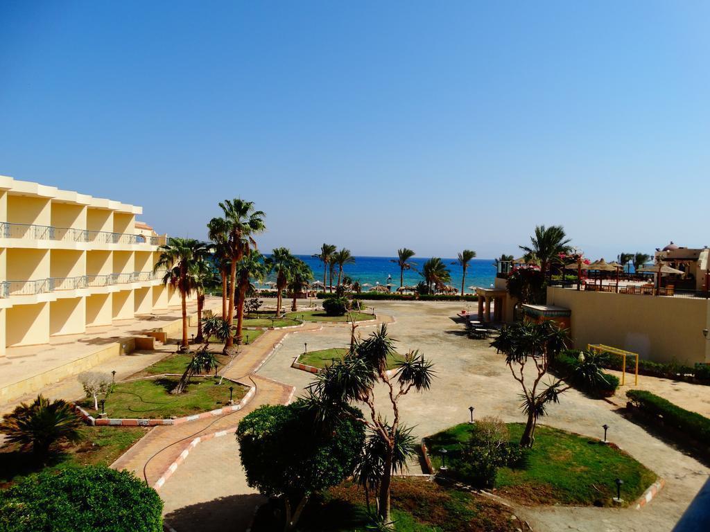 Панорама La Playa Beach Resort 5*