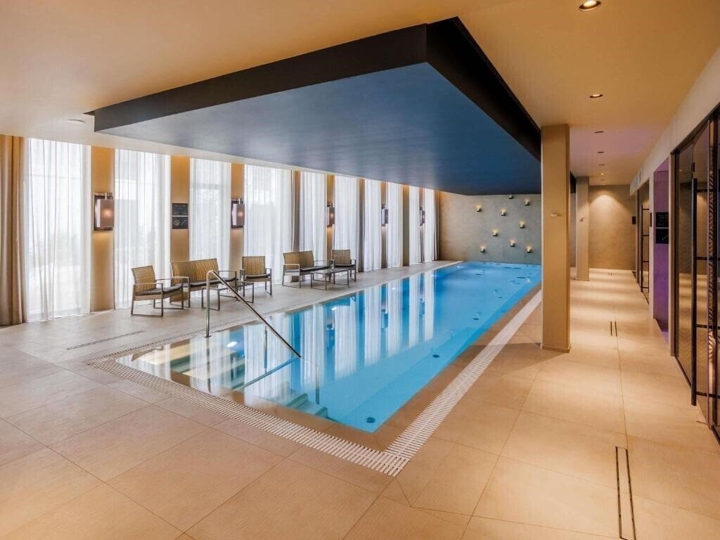 Территория Movenpick Hotel 5*