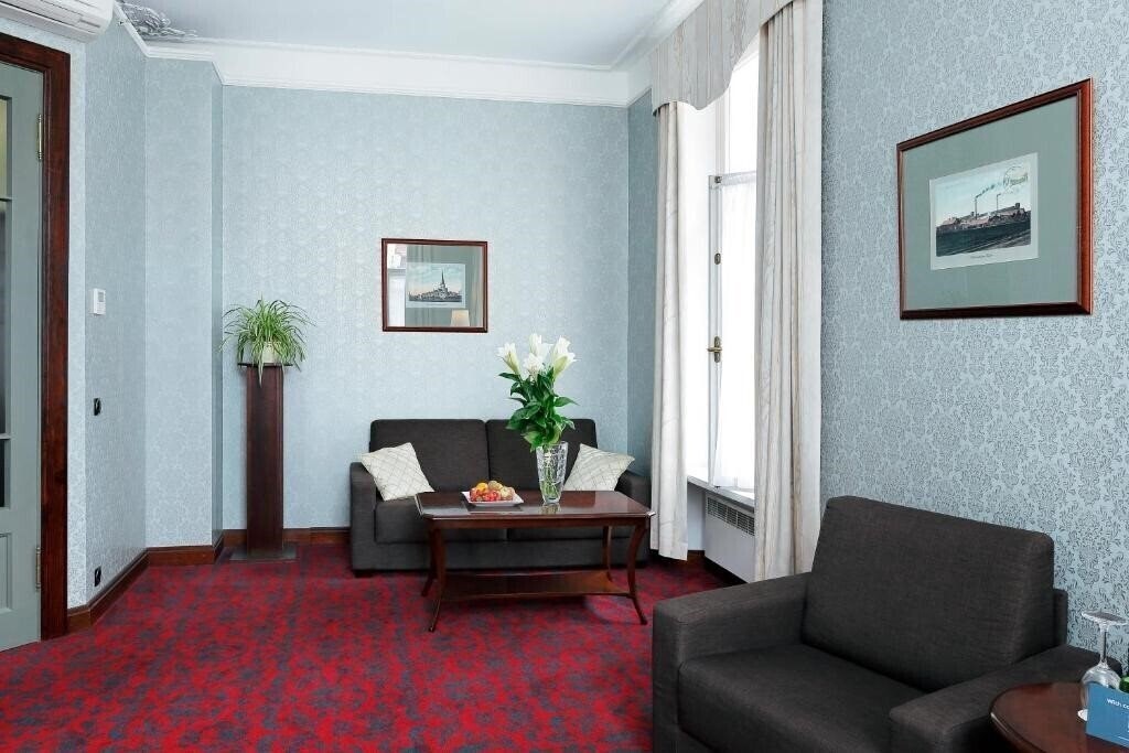 Апартаменти Barons Hotel 4*