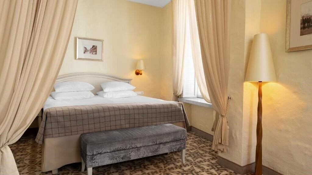 Панорама Savoy Boutique Hotel 5*