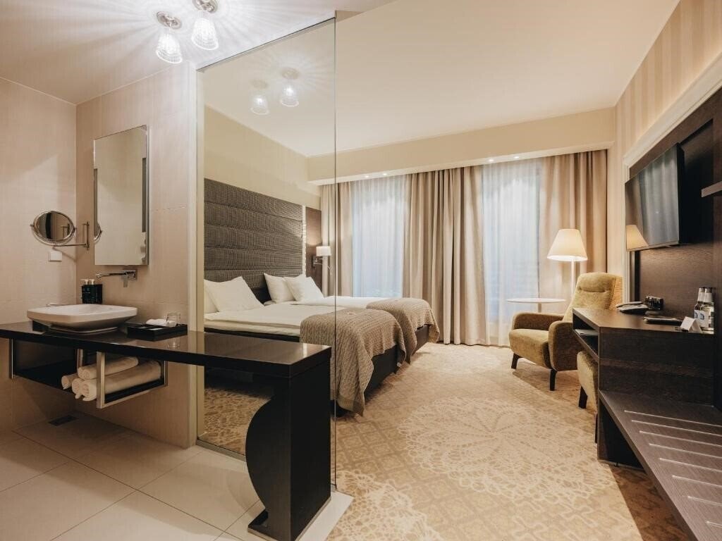 Апартаменти Lydia Hotel 4*