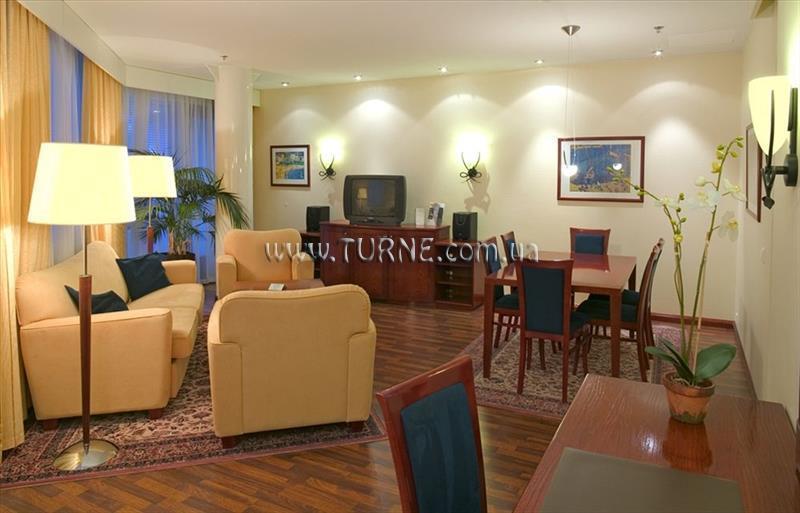 Территория Holiday Inn Helsinki Exhibition And Convention Centre 4*