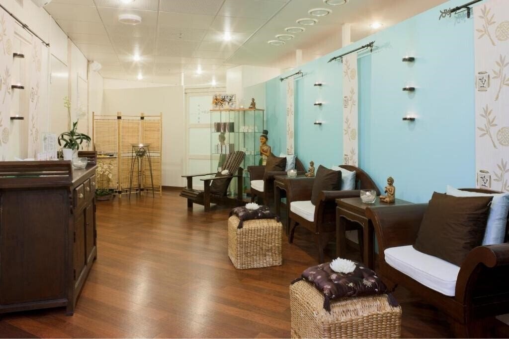 Вид Crowne Plaza 3*