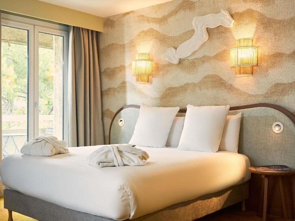 Отель Mercure Pont D'avignon Centre 4*