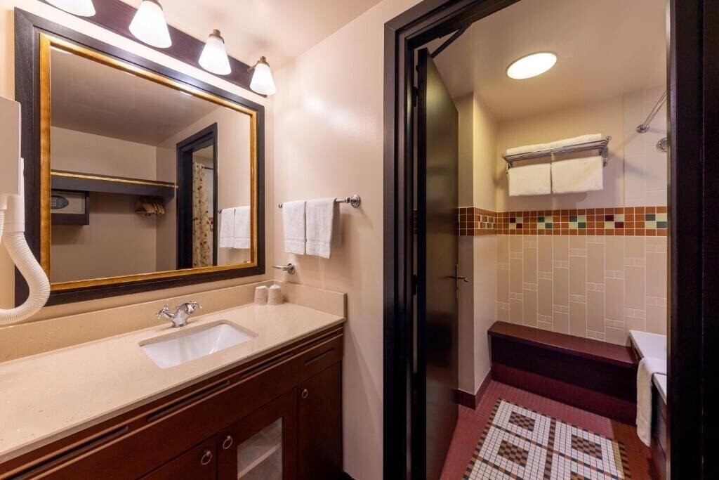 Вид Disney Sequoia Lodge (ex. Disney's Sequoia Lodge, Sequoia Lodge) 3*