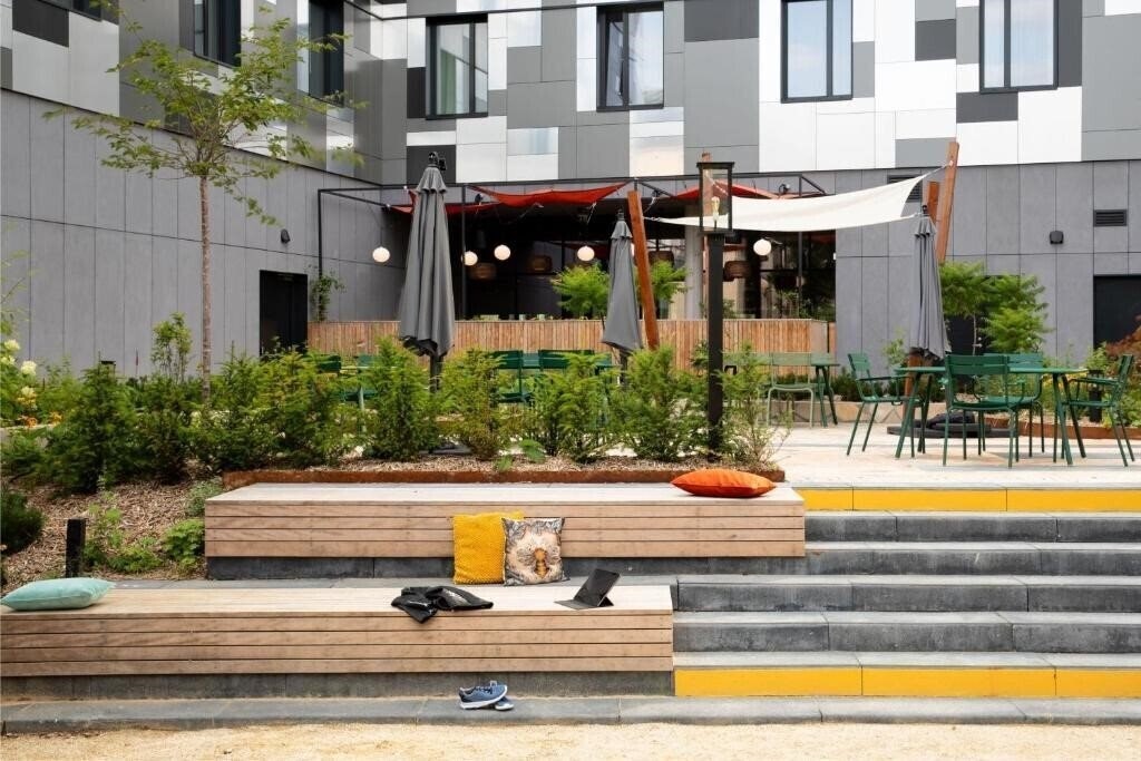 Отель Moxy Paris Val d'Europe 3*