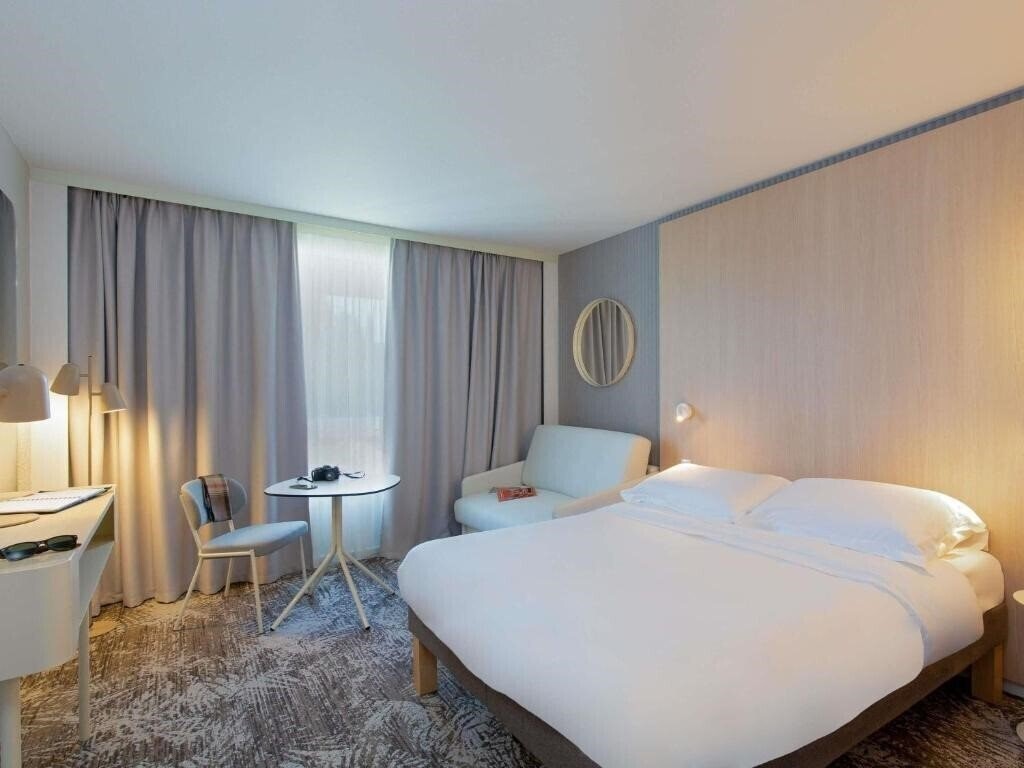 Вид Novotel Aix-En-Provence Pont-De-L'Arc 4*