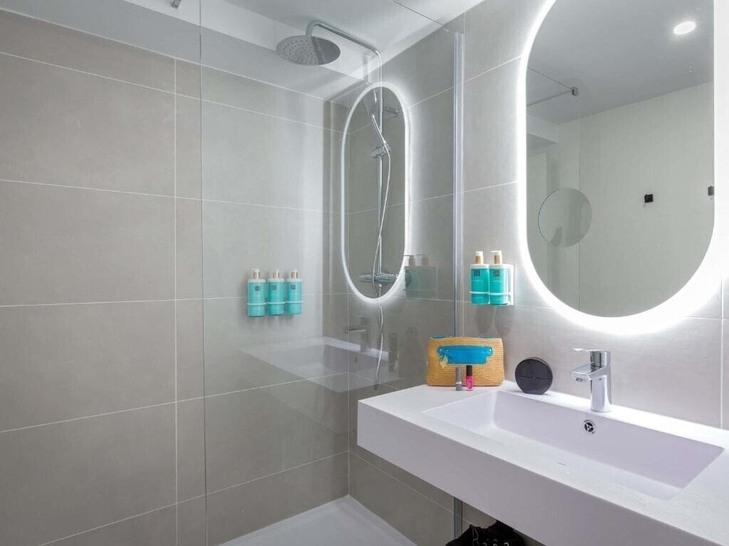 Территория Novotel Aix-En-Provence Pont-De-L'Arc 4*