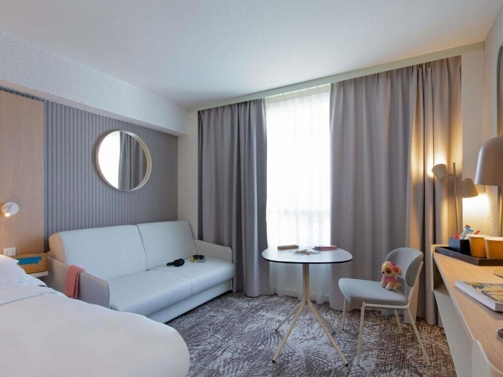 Панорама Novotel Aix-En-Provence Pont-De-L'Arc 4*