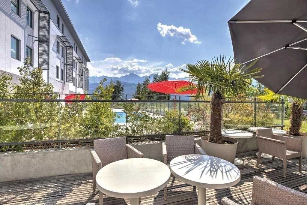 Отель Appart'City Confort Grenoble Inovallee 3*