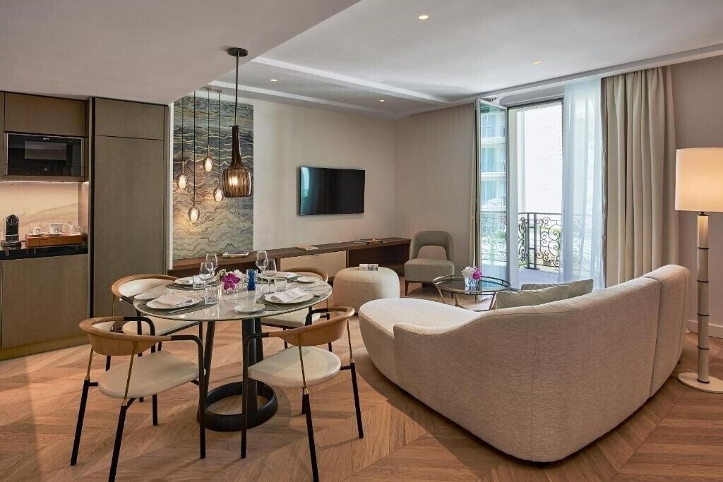 Апартаменти Carlton Intercontinental Palace 5*