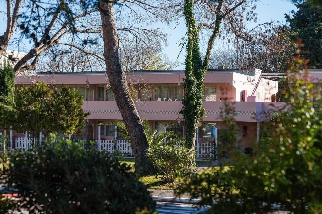 Апартаменты Kyriad Cannes Mandelieu 2*