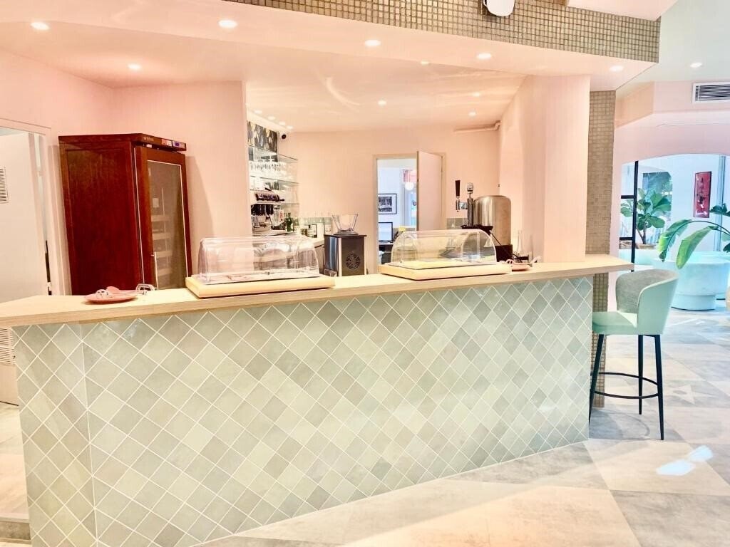 Панорама Kyriad Cannes Mandelieu 2*