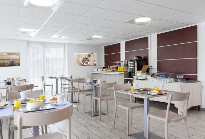 Територія Comfort Aparthotel Cannes Mandelieu (ex. Comfort Suites Cannes Mandelieu, Park & Suites Village Cannes Mandelieu) 3*