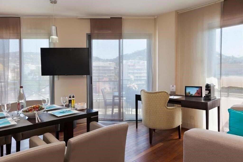 Панорама Neho Suites Cannes Croisette 4*
