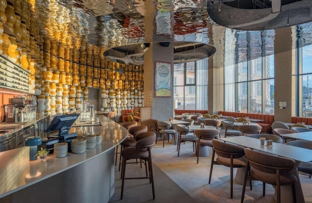 Апартаменти Canopy by Hilton 5*