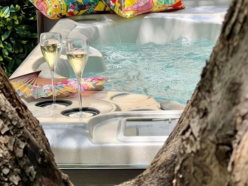 Зображення Croisette Beach Hotel Cannes MGallery Collection (ex. Croisette Beach, Mercure Croisette Beach, Mercure Cannes Croisette Beach Hotel) 4*