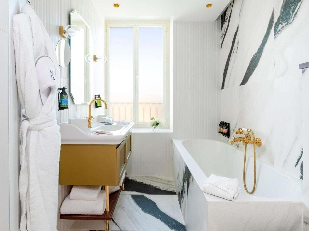 Вид Grand Hotel Beauvau Marseille Vieux-Port 4*