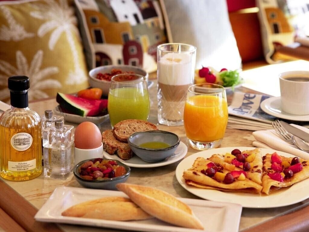 Территория Grand Hotel Beauvau Marseille Vieux-Port 4*
