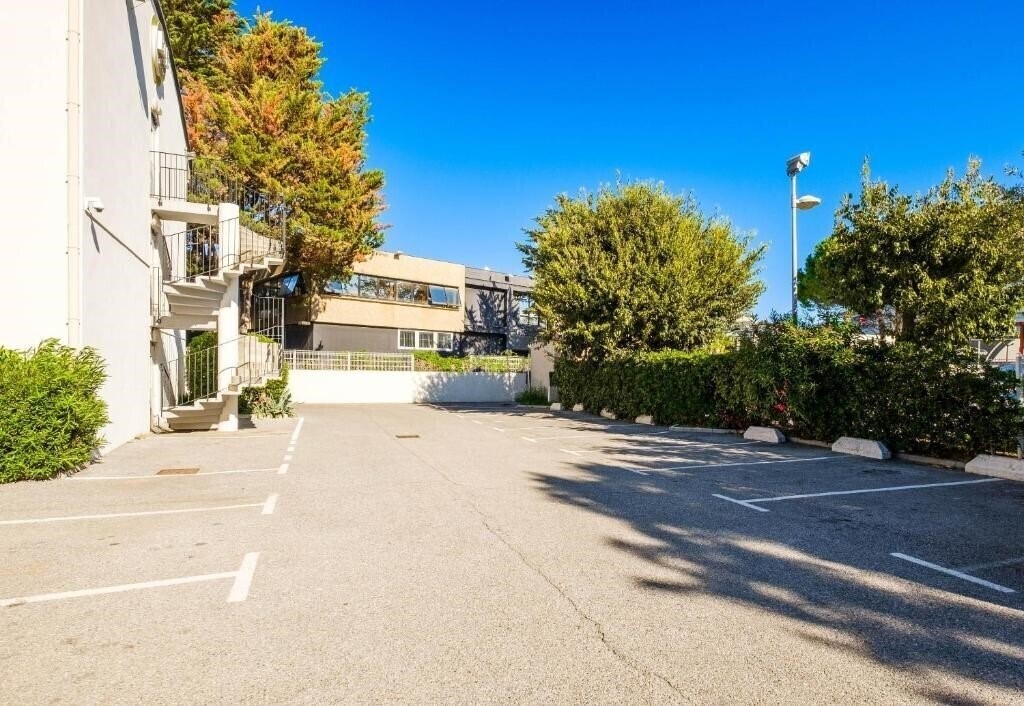 Апартаменти B&B Hotel Villeneuve Loubet Plage 2*