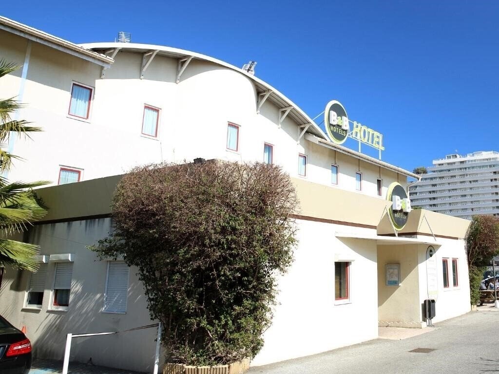 Панорама B&B Hotel Villeneuve Loubet Plage 2*