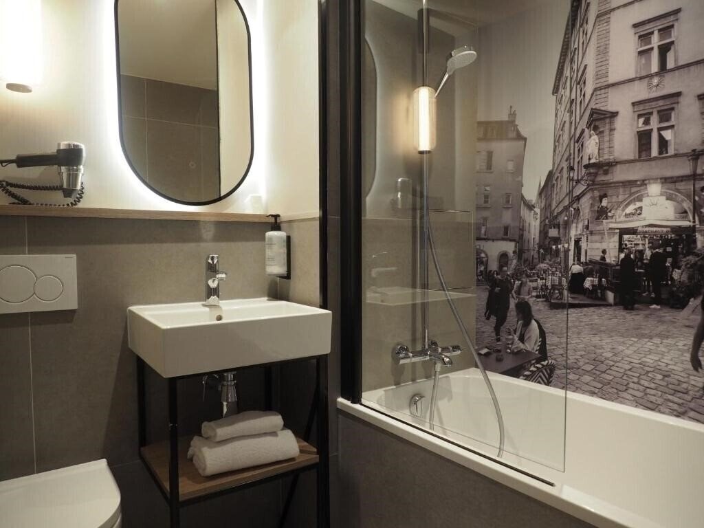 Фотография Campanile Prime Lyon Centre Gare Part Dieu 3*