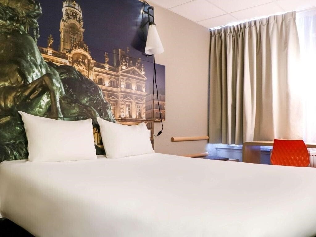 Территория Ibis Lyon Gerland Merieux 3*