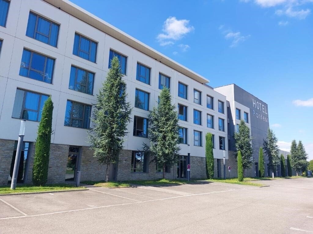 Апартаменты Parkest Hotel 3*