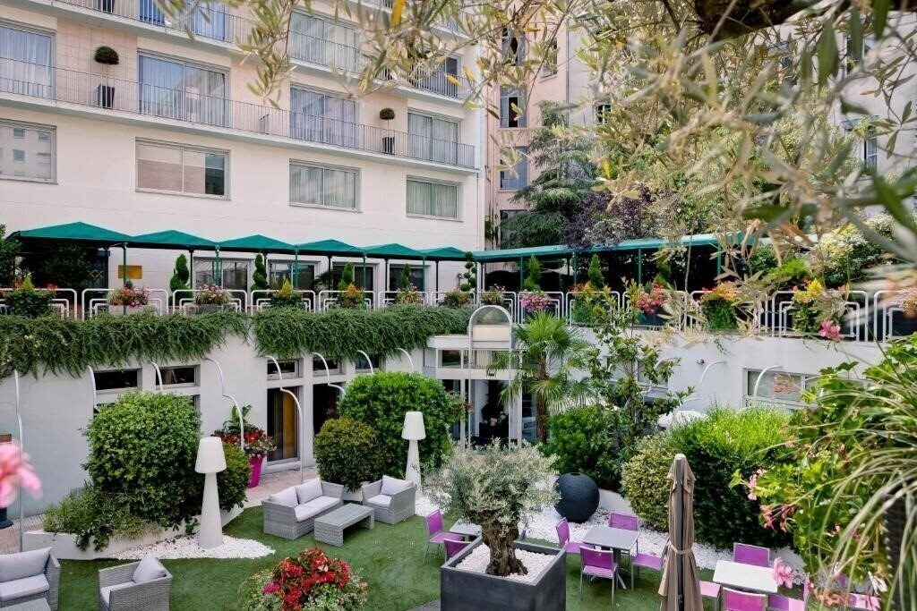 Отель Hotel Charlemagne by HappyCulture 4*