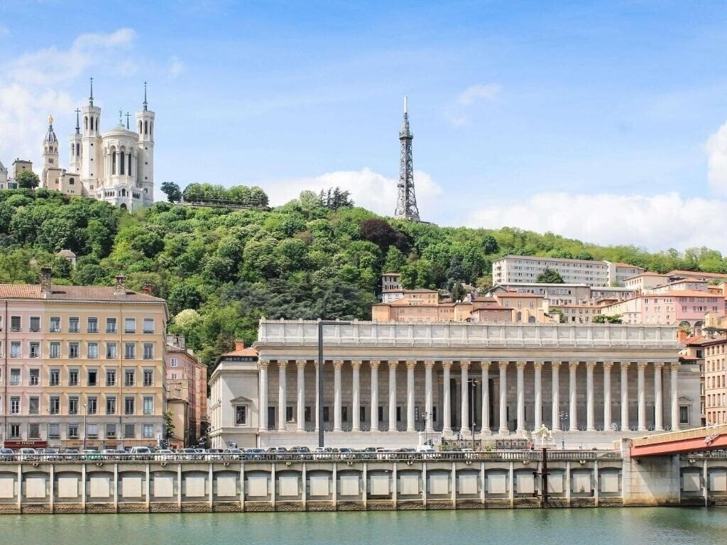 Территория Novotel Lyon Gerland 3*