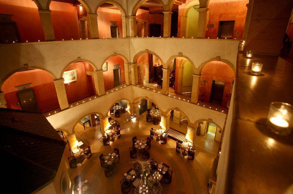 Готель Cour Des Loges 5*