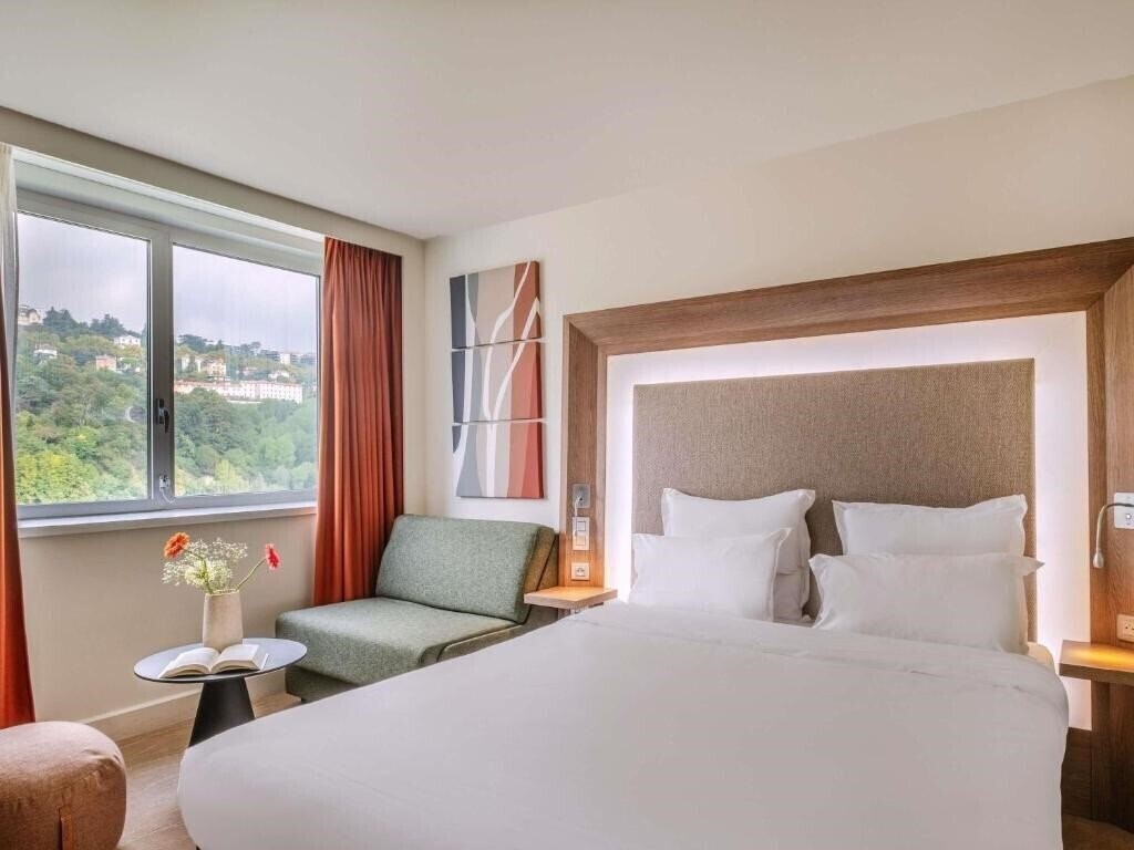 Территория Novotel Lyon Confluence 4*