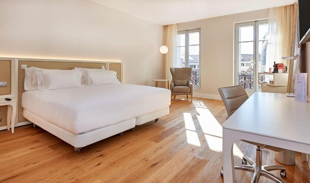 Отель NH Collection Marseille 4*