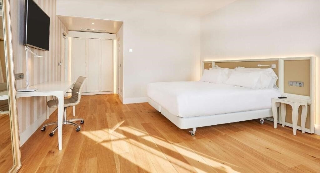 Фото NH Collection Marseille 4*