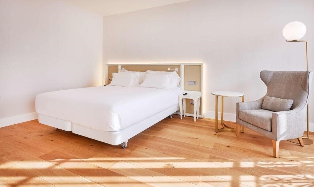 Вид NH Collection Marseille 4*