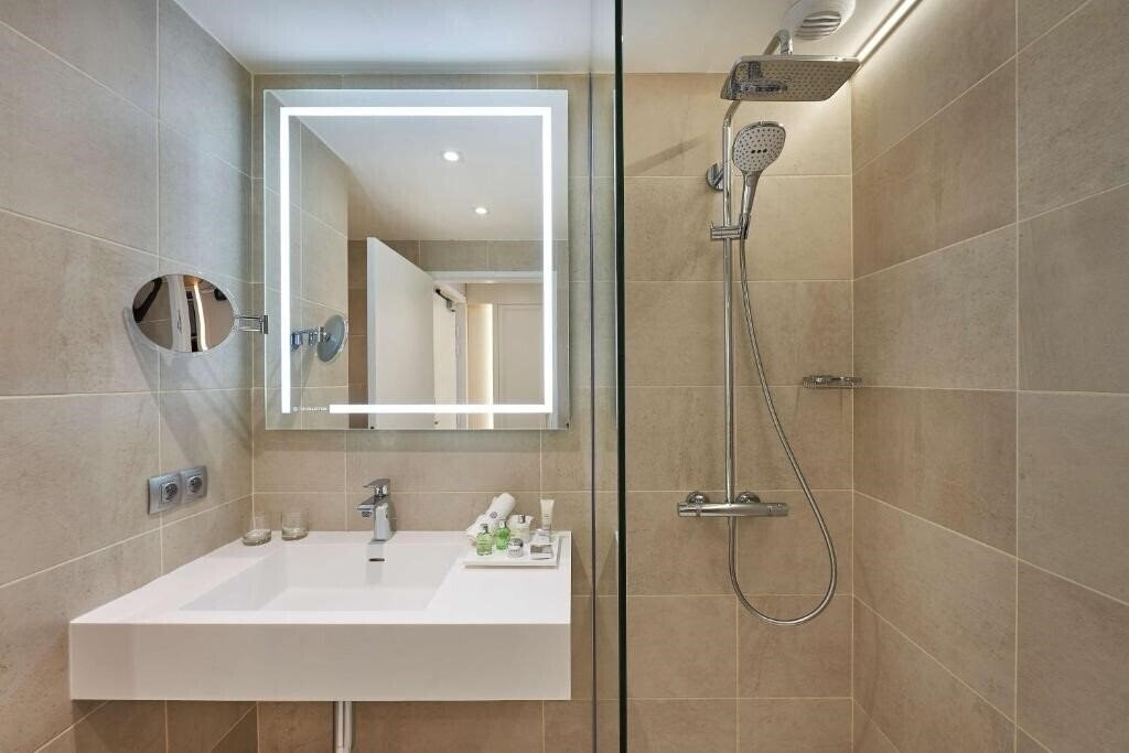 Панорама NH Collection Marseille 4*
