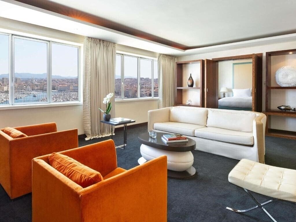 Панорама Sofitel Marseille Vieux Port 5*