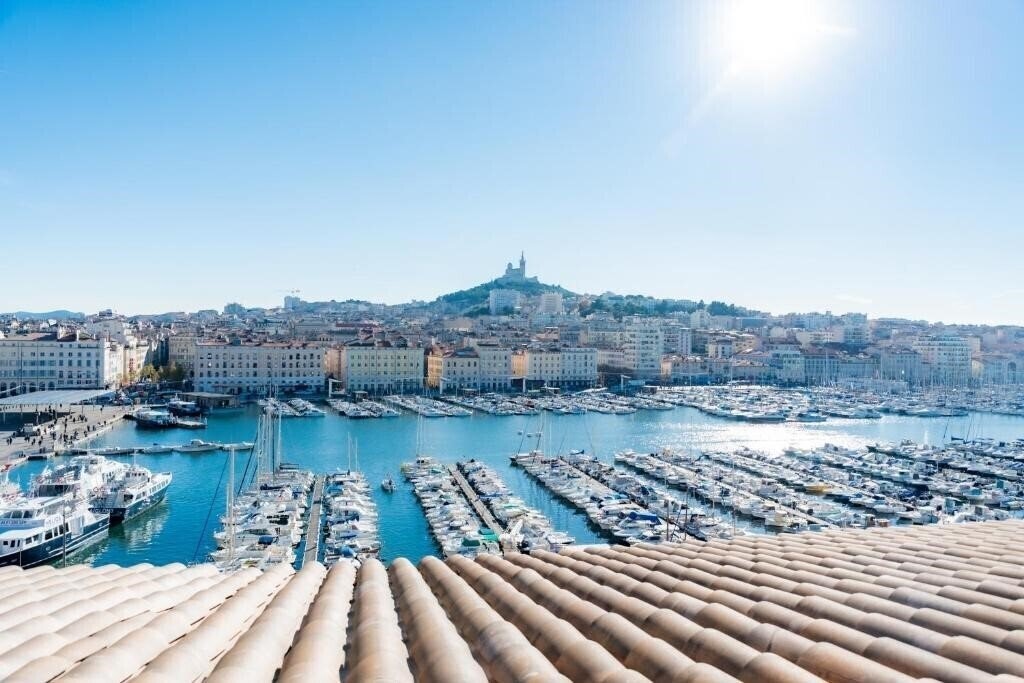 Отель Hotel La Residence Du Vieux Port 4*